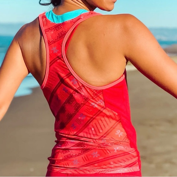 Crowned Athletics Wayfinder Moana Flow Tank Top - XXL - Great Condition - Picture 6 of 6